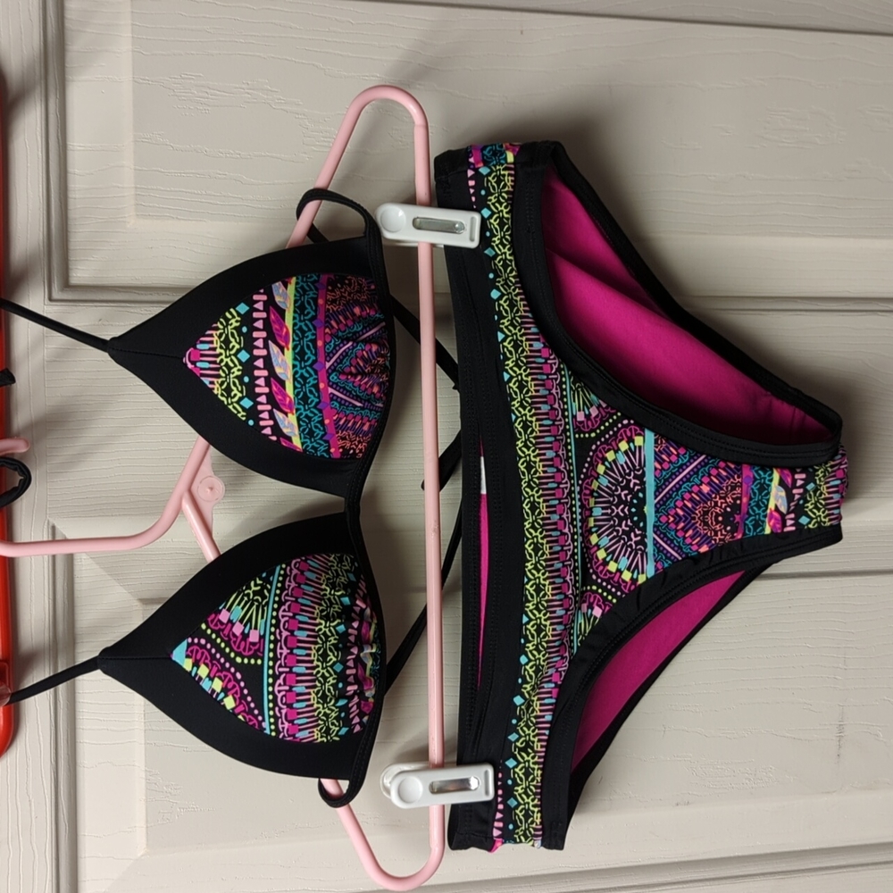 Medium bottom, Small top Bikini